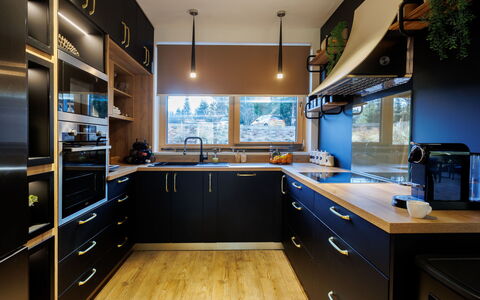 Valera Vita Forest: Controsoffitto, Cucina, Interior Design, Elettrodomestico Da Cucina, Cabinetry, Mobilia, Pavimentazione, Illuminazione, Soffitto, Apparecchio Major