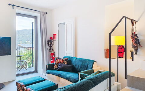 Emma: Mobilia, Interior Design, Parete, Pavimentazione, Divano, Camera, Pavimento, Casa, Appartamento, Soggiorno