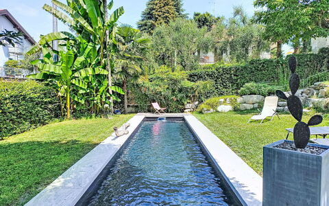 Emma: Arbusto, Giardino, Piscina, Giochi D'Acqua, Landscaping, Shade, Reflecting Pool, Backyard, Riflessione, Cortile