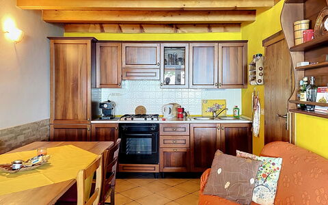 Baita Melissa: Mobilia, Interior Design, Legna, Cucina, Pavimentazione, Camera, Controsoffitto, Soffitto, Pavimento, Cabinetry