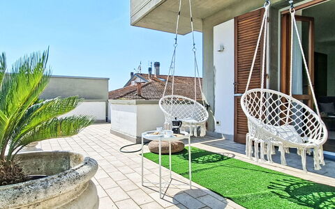 Le 3 Viste: Casa, Appartamento, Shade, Sedia, Balcone, Pianta Della Casa, Mobili Da Esterno, Eco Hotel, Villa, Vaso Di Fiori