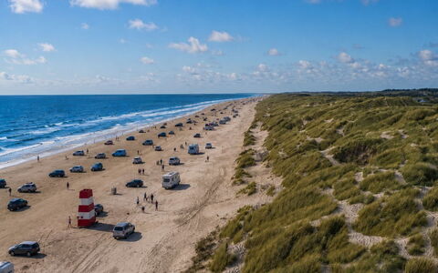 Henri - 700M from the Sea: Spiaggia, Costa, Orizzonte, Mare, Costiera E Morfologie Oceanic, Riva, Ecoregione, Oceano, Sabbia, Onda