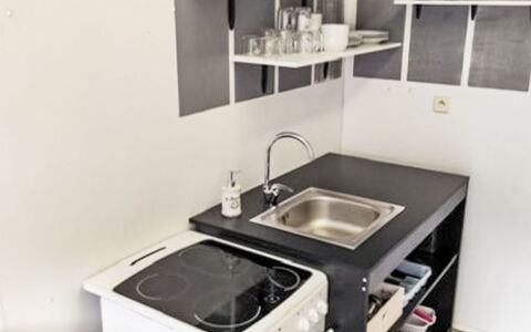 Trebon 1: Elettrodomestico Da Cucina, Cucina, Apparecchio Major, Mobilia, Interior Design, Pavimentazione, Cabinetry, Elettrodomestico, Pavimento, Controsoffitto