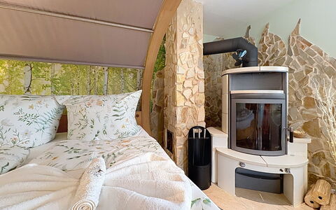 Bionestlein Premium-Appartment mit Sauna: Mobilia, Interior Design, Illuminazione, Sedia, Color Legno, Cuscino, Design, Lampada, Pianta Della Casa, Soggiorno