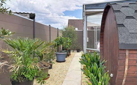 Bionestlein Premium-Appartment mit Sauna: Vaso Di Fiori, Giardino, Pianta Della Casa, Backyard, Landscaping, Cortile, Shade, Cortile, Struttura Esterna