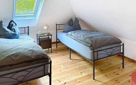 Chrischi: Mobilia, Legna, Pavimentazione, Pavimento, Interior Design, Camera Da Letto, Pavimento In Legno, Letto, Color Legno, Latifoglie