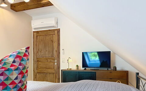 Chrischi: Mobilia, Interior Design, Parete, Letto, Pavimentazione, Pavimento, Camera, Legna, Camera Da Letto, Soffitto