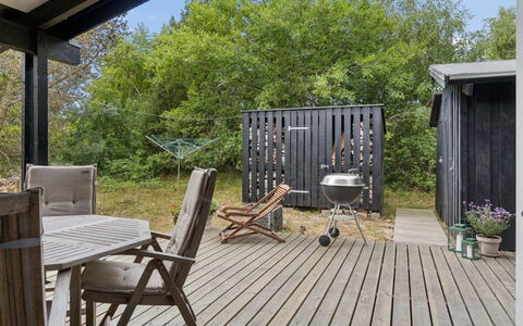 Erich - 500M from the Sea: Legna, Mobilia, Mobili Da Esterno, Portico, Deck, Sedia, Tavolo Esterno, Latifoglie, Porta, Backyard
