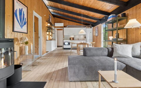 Erich - 500M from the Sea: Mobilia, Legna, Interior Design, Pavimentazione, Soffitto, Divano, Pavimento, Soggiorno, Casa, Cucina & Sala Da Pranzo Tavolo