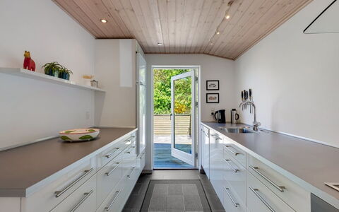 Wingot - from the Sea: Pavimentazione, Interior Design, Legna, Cucina, Controsoffitto, Pavimento, Soffitto, Cabinetry, Pavimento In Legno, Mobilia