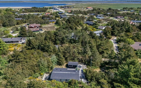 Wingot - from the Sea: Zona Residenziale, Visione Globale, Paesaggio, Fotografia Aerea, Tetto, Estate, Sobborgo, Landscaping, Piantagione