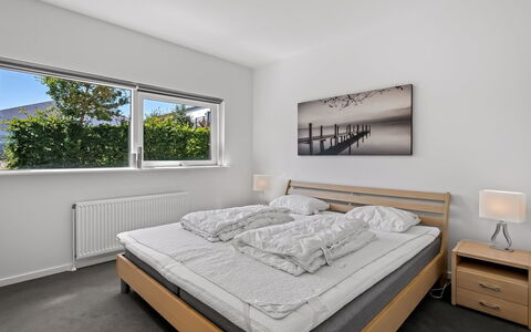 Svane - 70M from the Sea: Camera Da Letto, Letto, Interior Design, Camera, Bedding, Lenzuolo, Pavimentazione, Pavimento, Soffitto, Telaio Del Letto