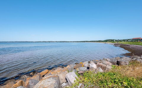 Svane - 70M from the Sea: Blu, Acqua, Risorse Idriche, Corpo D'Acqua, Orizzonte, Costa, Roccia, Costiera E Morfologie Oceanic, Riva