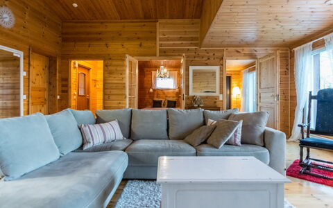 Villa Kettu: Legna, Interior Design, Mobilia, Divano, Soffitto, Pavimentazione, Soggiorno, Pavimento, Camera, Casa