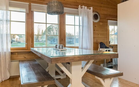 Laukaa 605: Mobilia, Interior Design, Pavimentazione, Pavimento, Legna, Soffitto, Tavolo, Pavimento In Legno, Cucina & Sala Da Pranzo Tavolo, Sala Da Pranzo
