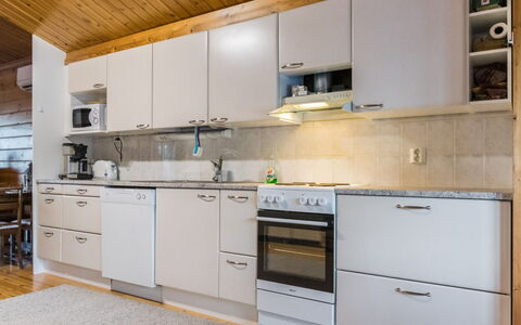 Laukaa 605: Cucina, Elettrodomestico Da Cucina, Controsoffitto, Apparecchio Major, Cabinetry, Pavimentazione, Legna, Lavandino Della Cucina, Interior Design, Lavello