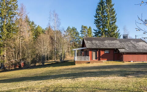 Laukaa 605: Albero, Erba, Casa, Casa, Villetta, Tetto, Area Rurale, Lotto, Plain