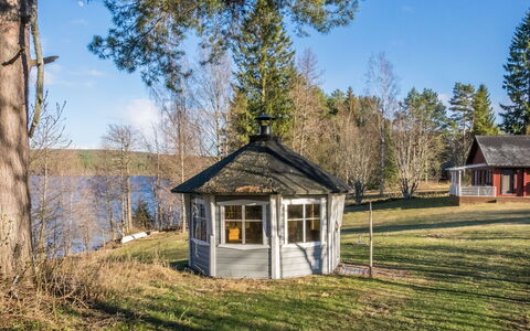 Laukaa 605: Albero, Legna, Villetta, Tetto, Edifici Giardino, Capannone, Log Cabin, Woodland, Capanna, Struttura Esterna