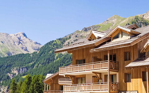 Les Orres 652: Balcone, Color Legno, Pianta Della Casa, Mobili Da Esterno, Vaso Di Fiori