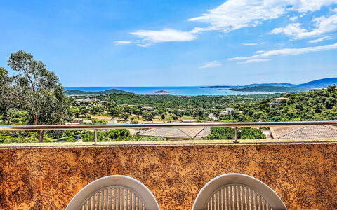 Sainte Lucie Porto Vecchio 650: Balcone, Color Legno, Pianta Della Casa, Mobili Da Esterno, Vaso Di Fiori