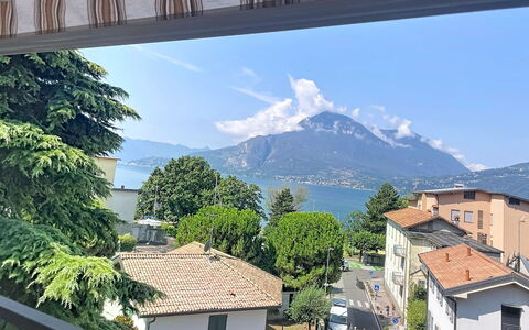 Balconi sulla Spiaggia: Balcone, Color Legno, Pianta Della Casa, Mobili Da Esterno, Vaso Di Fiori
