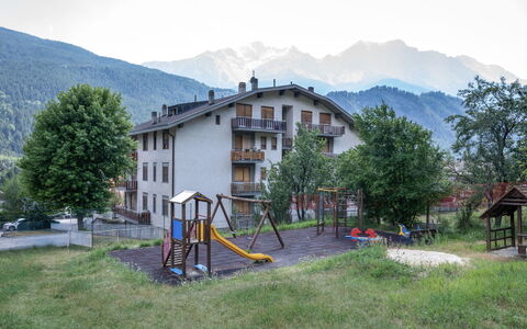 Raggio di Stella: Casa, Zona Residenziale, Casa, Insediamento Umano, Catena Montuosa, Hill Station, Valle, Villaggio, Alpi, Cresta