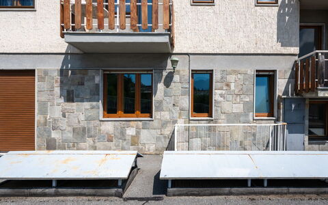 Raggio di Stella: Balcone, Color Legno, Pianta Della Casa, Mobili Da Esterno, Vaso Di Fiori