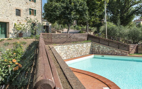 Casa Elia 6: Parete, Architettura, Hacienda, Giardino, Piscina, Estate, Landscaping, Brick, Villa, Cortile