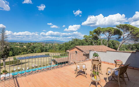Antica Villa Merelli 12: Balcone, Eco Hotel, Villa, Mobili Da Esterno, Recinzione, Hotel, Ricorrere, Hacienda