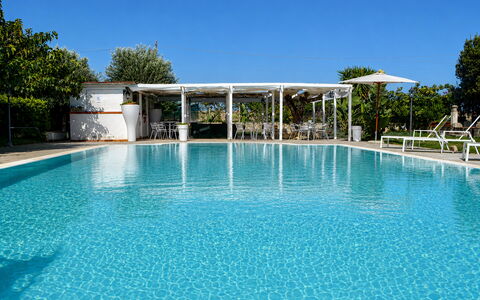 Casa Dafne: Piscina, Ricorrere, Mobili Da Esterno, Materiale Composito, Shade, Tempo Libero, Eco Hotel, Lettino, Hotel, Terme