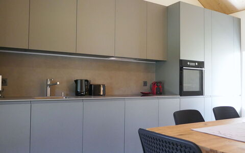 Nido delle Alpi: Interior Design, Pavimentazione, Legna, Cucina, Mobilia, Controsoffitto, Cabinetry, Soffitto, Elettrodomestico Da Cucina, Pavimento