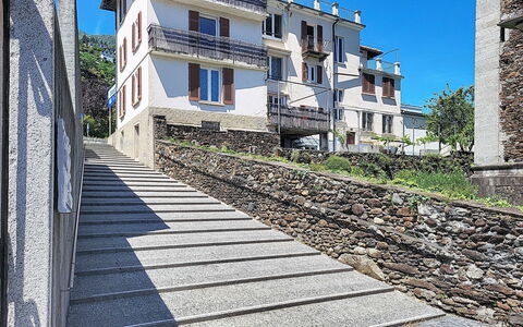 Casa Yakamos: Parete, Costruzione, Finestra, Zona Residenziale, Architettura, Cittadina, Quartiere, Facciata, Appartamento, Casa