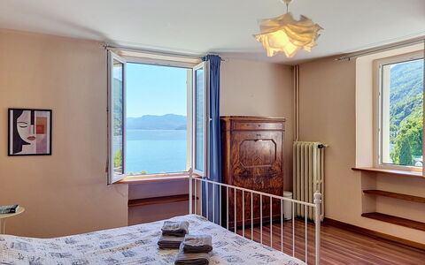 Casa Yakamos: Interior Design, Camera Da Letto, Mobilia, Pavimento, Letto, Bedding, Pavimentazione, Camera, Lenzuolo, Biancheria