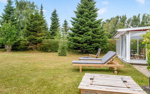 Anina - 300M from the Sea: Albero, Arbusto, Mobilia, Giardino, Lotto, Mobili Da Esterno, Prato, Shade, Landscaping, Sedia