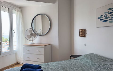 Xaloc: Mobilia, Letto, Camera Da Letto, Interior Design, Bedding, Lenzuolo, Legna, Camera, Biancheria, Pavimento