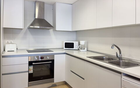 Clara: Elettrodomestico Da Cucina, Cucina, Controsoffitto, Cabinetry, Apparecchio Major, Cucina Stufa, Pavimentazione, Interior Design, Elettrodomestico, Stufa