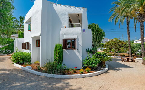 Can Nura: Arbusto, Estate, Landscaping, Giardino, Shade, Balcone, Hacienda, Design, Eco Hotel