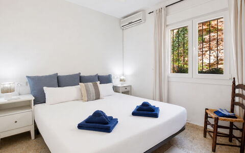 Pueblo de la Luz: Interior Design, Appartamento, Pavimentazione, Casa, Pavimento, Camera Da Letto, Letto, Camera, Per Finestre, Telaio Del Letto