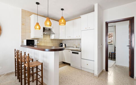 Pueblo de la Luz: Interior Design, Pavimentazione, Controsoffitto, Mobilia, Pavimento, Lampada, Legna, Soffitto, Cucina, Cabinetry