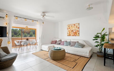 Sol Moraira: Mobilia, Interior Design, Divano, Pavimentazione, Pavimento, Legna, Soffitto, Soggiorno, Tavolo, Camera