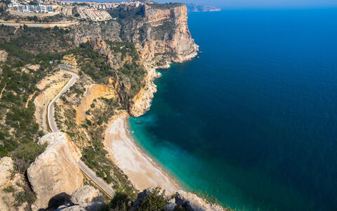 Sol Moraira: Blu, Costa, Corpo D'Acqua, Costiera E Morfologie Oceanic, Mare, Roccia, Promontorio, Terreno, Scogliera, Promontorio