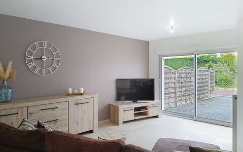 Le Jardin du Calme: Mobilia, Interior Design, Pavimentazione, Parete, Pavimento, Legna, Soffitto, Camera, Soggiorno, Divano