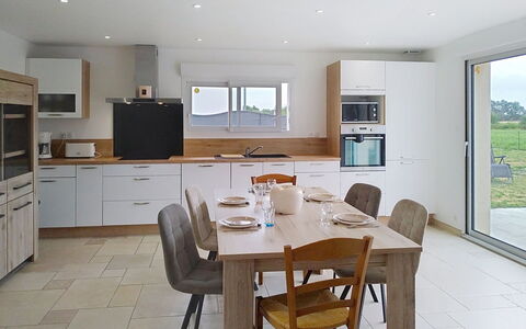 Le Jardin du Calme: Mobilia, Cucina, Pavimentazione, Interior Design, Controsoffitto, Pavimento, Cabinetry, Legna, Soffitto, Elettrodomestico Da Cucina