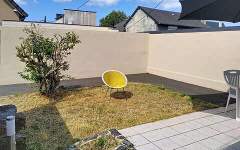 Riviera: Mobilia, Casa, Materiale Composito, Mobili Da Esterno, Sedia, Vaso Di Fiori, Giardino, Backyard, Shade, Calcestruzzo