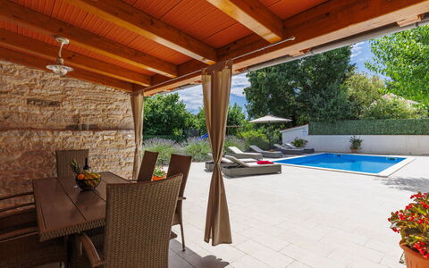 Trošti: Mobilia, Legna, Pavimentazione, Mobili Da Esterno, Piscina, Ricorrere, Pavimento, Sedia, Shade, Eco Hotel
