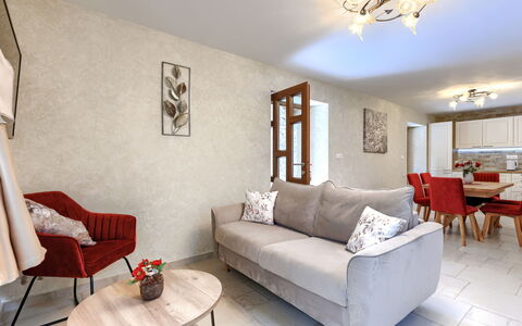 Trošti: Mobilia, Interior Design, Pavimentazione, Parete, Divano, Pavimento, Camera, Tessile, Soggiorno, Soffitto