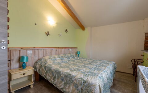 Noah: Mobilia, Interior Design, Pavimentazione, Legna, Pavimento, Soffitto, Camera Da Letto, Letto, Camera, Illuminazione