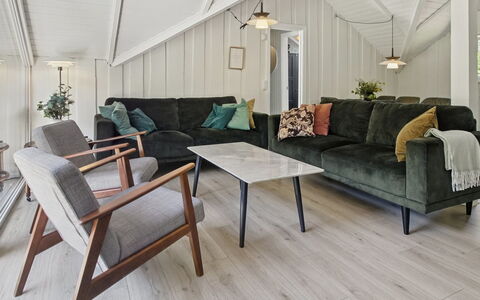 Tenna - 30Km from the Sea: Mobilia, Divano, Pavimentazione, Legna, Interior Design, Soggiorno, Pavimento, Casa, Pavimento In Legno