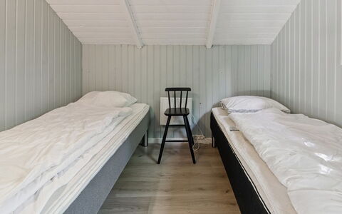 Tenna - 30Km from the Sea: Camera Da Letto, Legna, Pavimento, Letto, Pavimentazione, Lenzuolo, Bedding, Soffitto, Telaio Del Letto, Interior Design