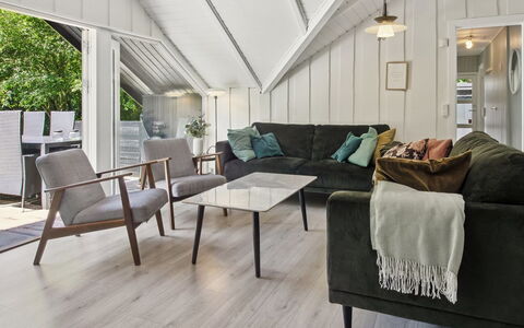 Tenna - 30Km from the Sea: Mobilia, Interior Design, Pavimentazione, Divano, Pavimento In Legno, Pavimento, Legna, Soggiorno, Casa, Soffitto